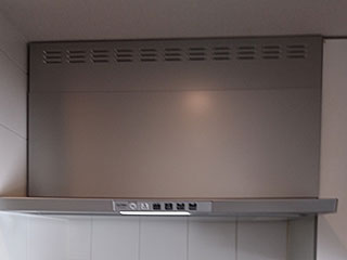 横浜市青葉区にお住まいのH様宅のレンジフードを「LGR-3R-AP901SV」に交換させていただきました。
