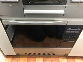 横浜市神奈川区にお住まいのW様宅のオーブンを「NDR320EK」に交換させていただきました。
