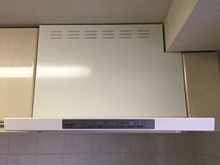 横浜市磯子区にお住まいのS様宅のレンジフードを「XGR-REC-AP603W」に交換させていただきました。