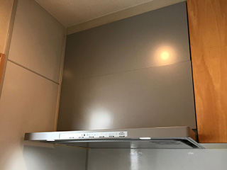 横浜市戸塚区にお住まいのS様宅のレンジフードをノーリツ「クララ(コンロ連動なし)」NFG7S13MSIRに交換させていただきました。