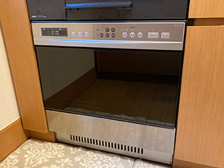 2020年8月17日、東京都新宿区にお住まいのS様宅のオーブンをノーリツ「コンビネーションレンジ」NDR514ESTに交換させていただきました。