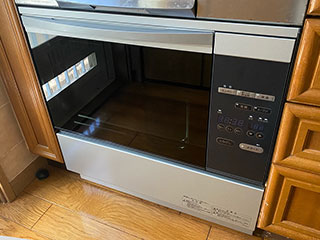 2022年2月22日、東京都町田市にお住まいのO様宅のオーブンをノーリツ「高速オーブン」NDR420CKに交換させていただきました。
