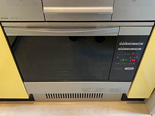 2022年8月22日、東京都新宿区にお住まいのM様宅のオーブンをノーリツ「コンビネーションレンジ」NDR320EKに交換させていただきました。