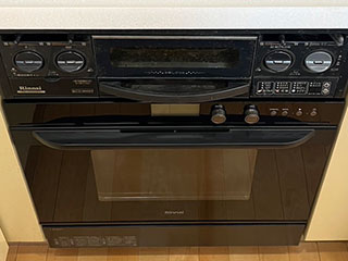 2022年12月18日、東京都港区にお住まいのA様宅のオーブンをリンナイ「S52シリーズ」RSR-S52E-STに交換させていただきました。
